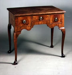 Lav dreng med cabrioletben, ca.1715 (valnød)